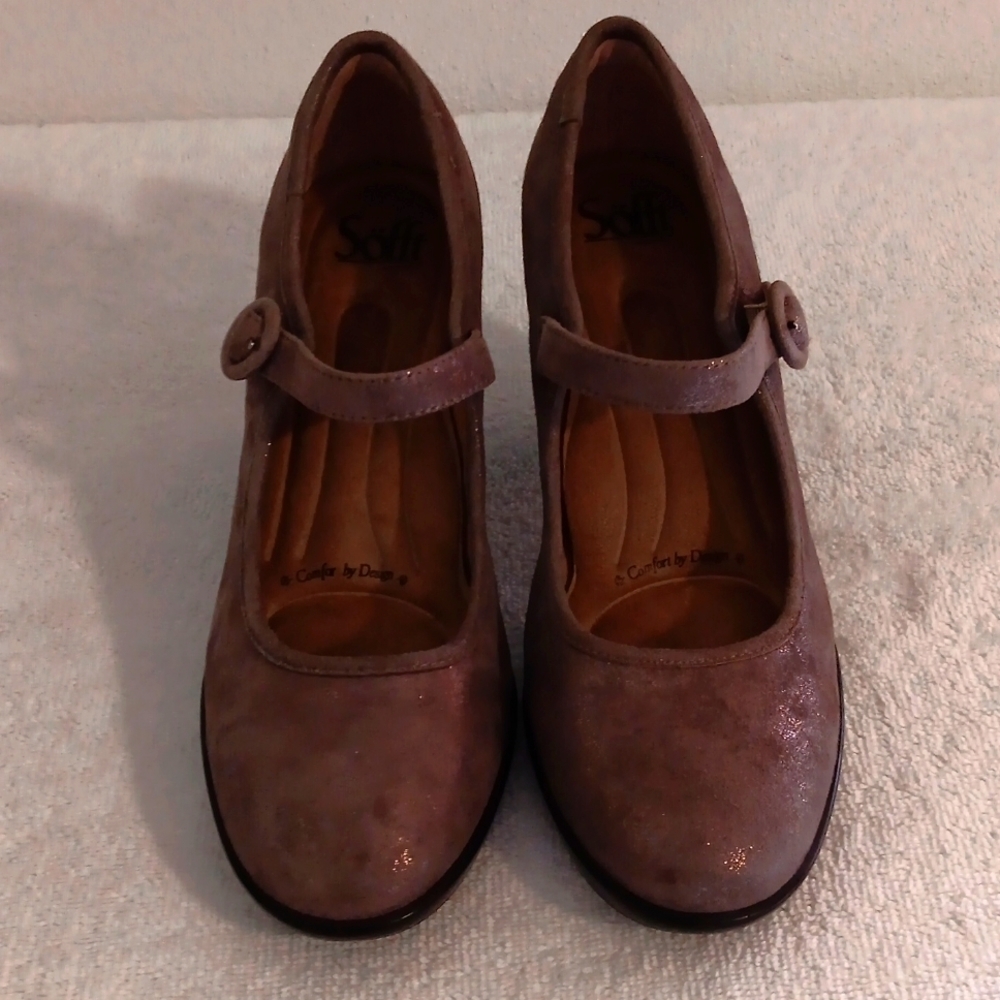 Sofft comfort by design women's bronze metallic Mary Janes 3 3/8" heel size 8.5M
